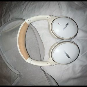 White BOSE Over Ear Bluetooth Headphones Used